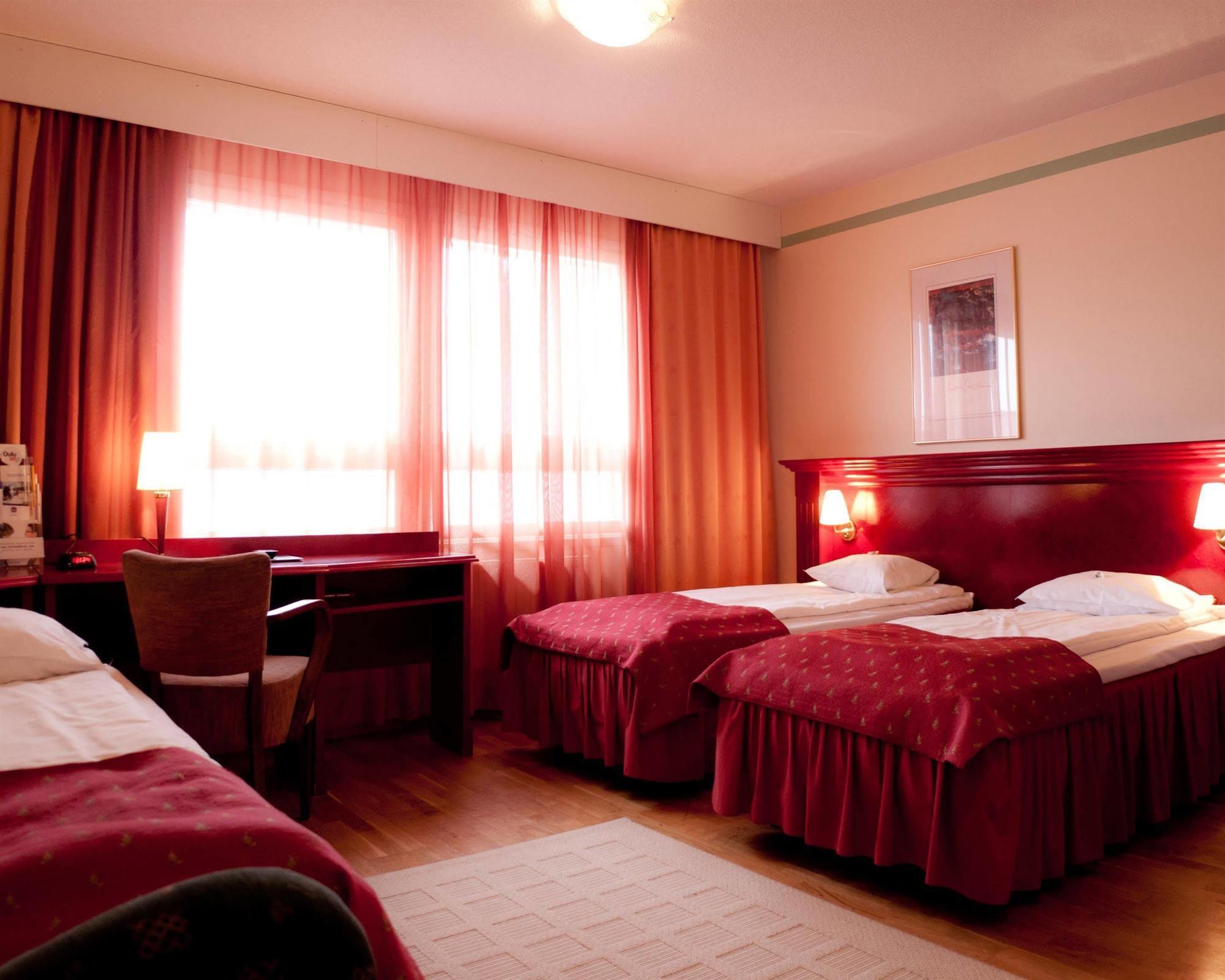 ซาแมนต์ตา โฮเทล แอนด์ เรสเตอรองต์ Hotel Haukipudas ภายนอก รูปภาพ